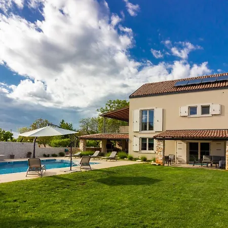 Mykoltrina In Istria For 10 Persons With With Wellness & 72 M2 Large Pool