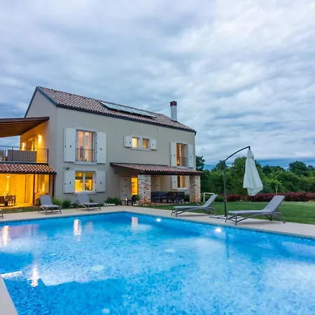 Mykoltrina In Istria For 10 Persons With With Wellness & 72 M2 Large Pool Villa
